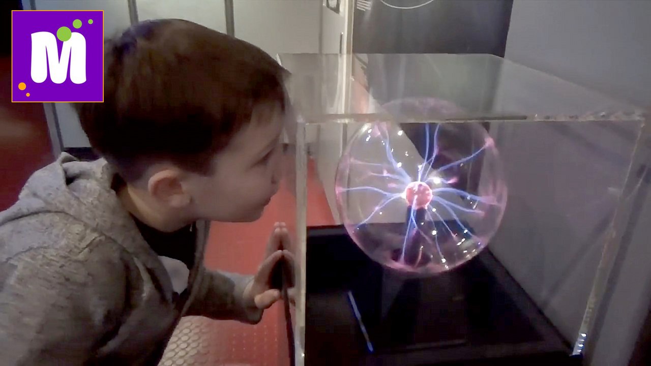 Германия #4 Мюнхен Дойче Мьюзиум Катя снимает Макса на камеру и игрушки в Бургер Кинг VLOG 2016