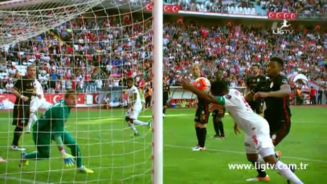 Le but Maradonesque de Samuel Eto'o !