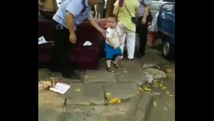 Little Chinese Boy with metal pipe Fights with Police - VIRAL VIDEO