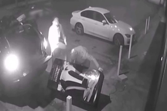 Detenidos por robo de máquinas de tabaco y coches de lujo