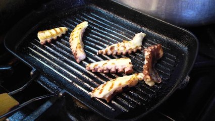 Receta e Ditës - Oktapod zgare me krem kërpudhe