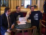 ANTI LEGA, magliette contro il deputato leghista Salvini