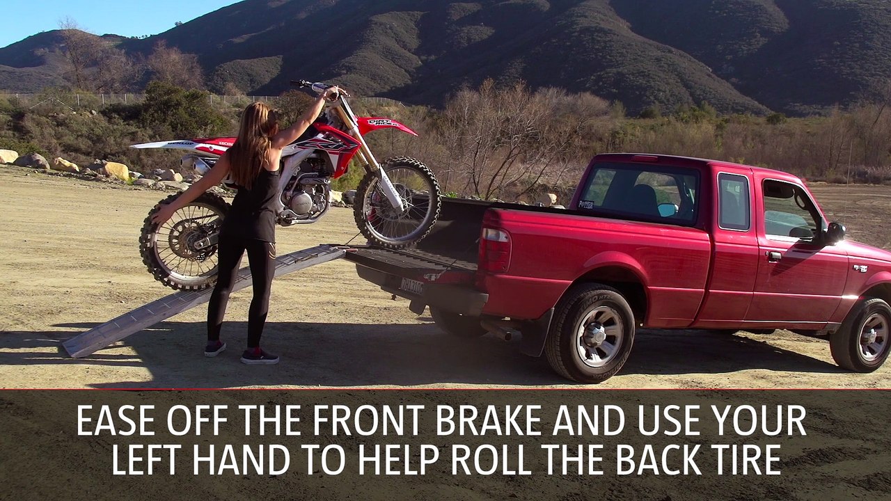 Truc: Comment embarquer sa moto dans le camion en sécurité