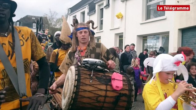 Auray. Le carnaval entre soleil et pluie