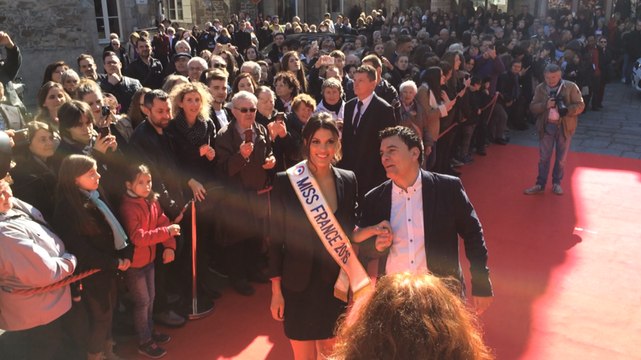 Défilé de people lors du festival de mode