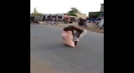 Unbelievable Man In The World-Man Lifting 50 KG Bag With Teeth-Only In Pakistan