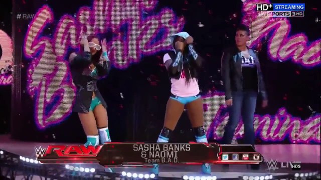 RAW Nikki Bella & Alicia Fox vs Naomi & Sasha Banks 10-19-15