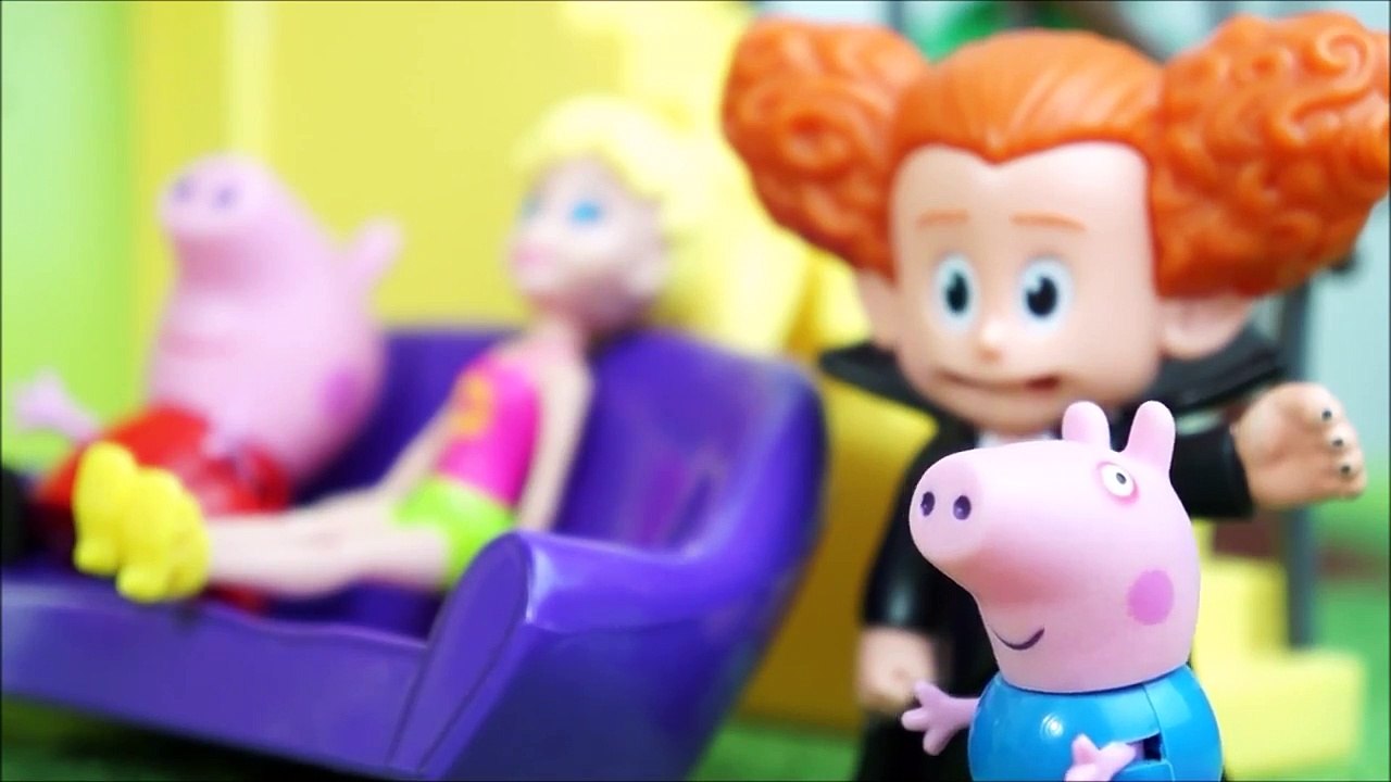 Pig George e Peppa Pig Levam seu Novo Amigo para Comer Pizza