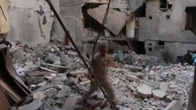 Rus Uçakları Halep'te Sivil Yerleşim Yerini Bombaladı
