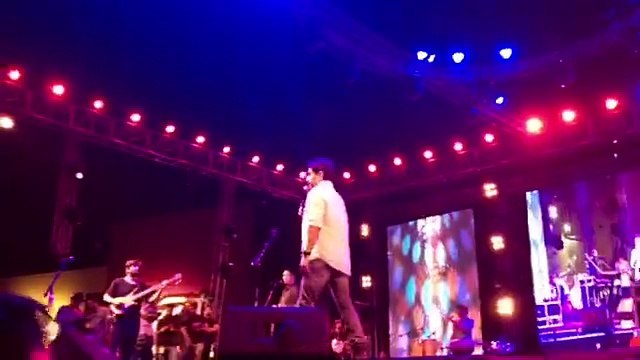 ali zafar Its time to bring Pakistan's money back #PanamaLeaks;