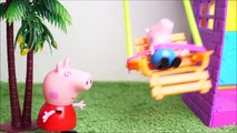 Pig George e Peppa Pig Brincando na Casa da Polly!! Em português KidsToys