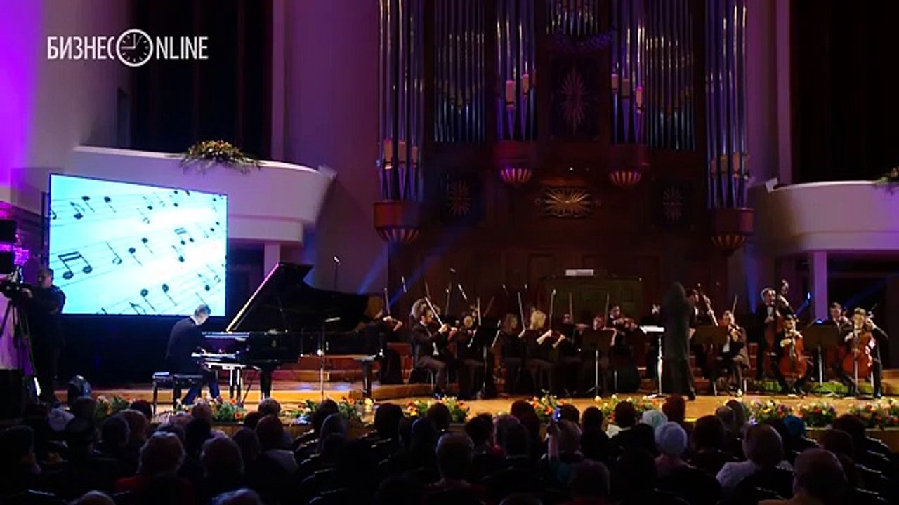 teenager born without hands plays piano