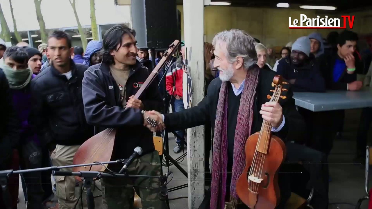 Le chef d'orchestre Jordi Savall en concert dans la «Jungle» de Calais