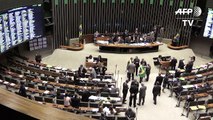 Congreso brasileño debate juicio a Rousseff, que busca frenarlo