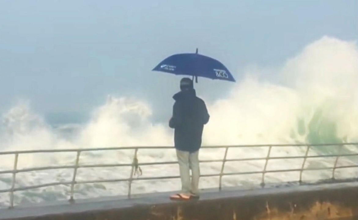 Umbrella Ocean Wave Fail