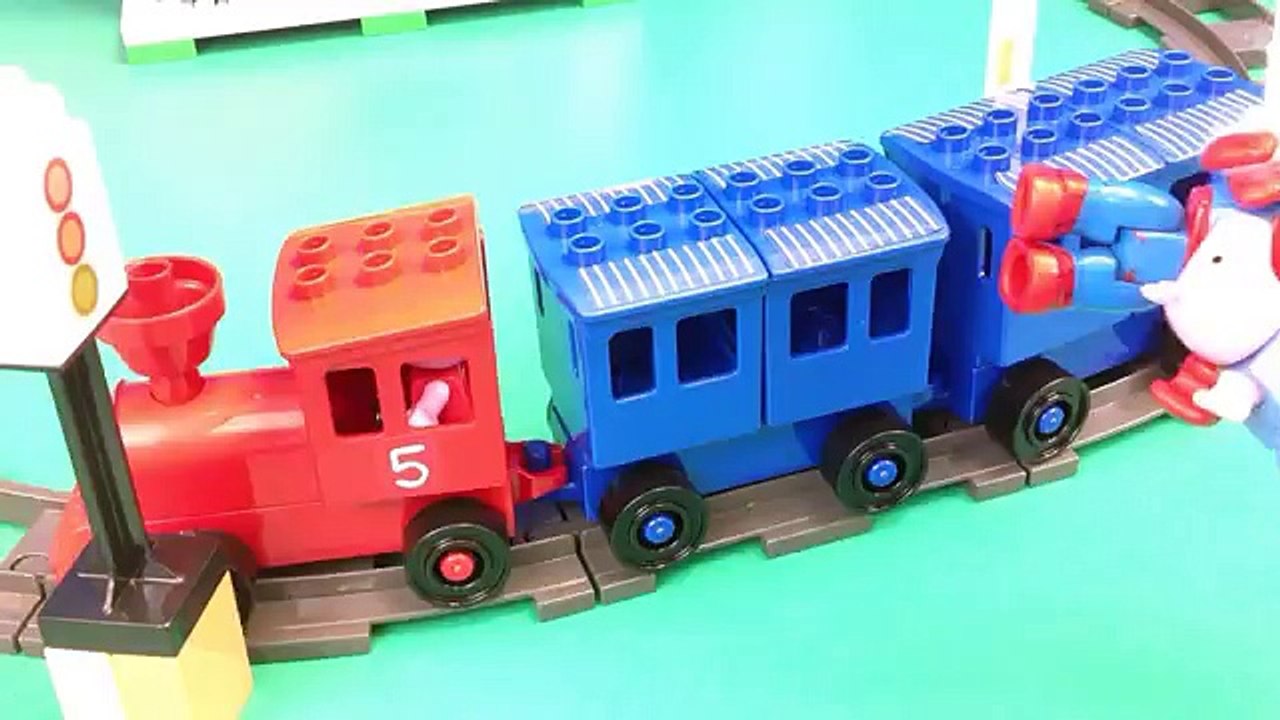 Peppa Pig Train Station Construction Set Duplo Lego Spiderman saves George Pig with Daddy Pig
