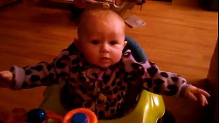 Ce bébé kiff les bananes... Ahahah