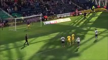 Portieri ndëshkohet me të kuq, sulmuesi futet në portë dhe e pret penalltinë (VIDEO)