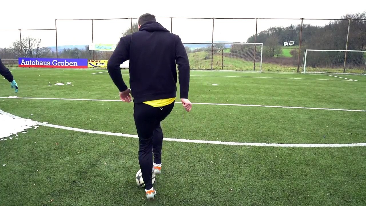 1000 km/h FreekickFootball Challenge