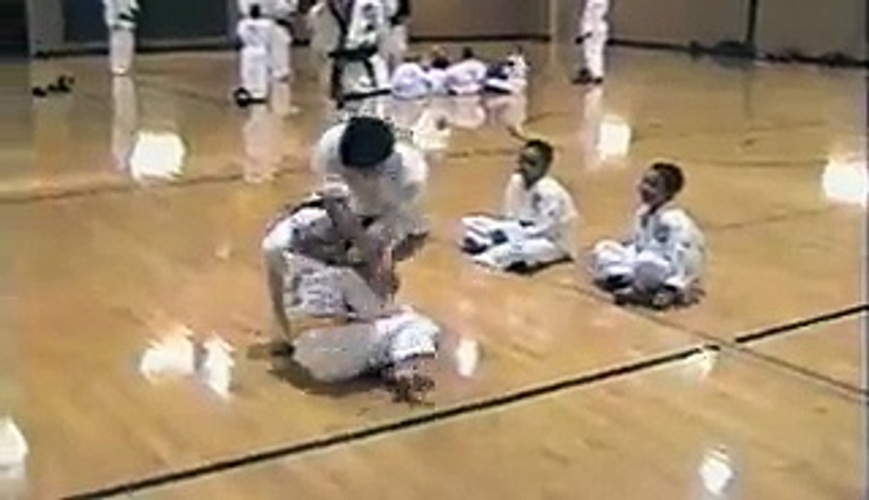 Brave Kid Saves Little Girl's Life