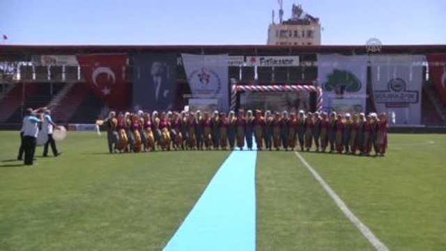 Yeşil Sahada Barış İçin Kardeşlik Turnuvası-Gençlik ve Spor Bakanı Kılıç, Forma Giydi
