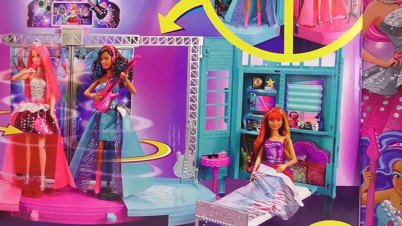 Barbie Rockstar Camp Français – 2 en 1 gigantesque scène de show Unboxing avec Erica et Co