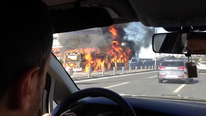 Metrobüsün yanma anı