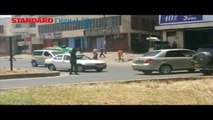 Un enfant fait la circulation à la place des flics au Kenya !