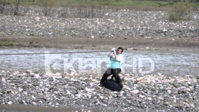 KALIMI I FRIKSHEM MBI SHKUMBIN, DISA FAMILJE PERDORIN NJE KAVO NE VEND TE URES