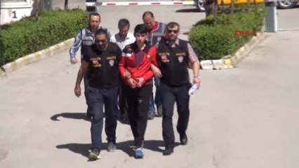 Eskişehir Babasına Sandalyeyle Vuran Adamı Bıçaklayarak Öldürdü