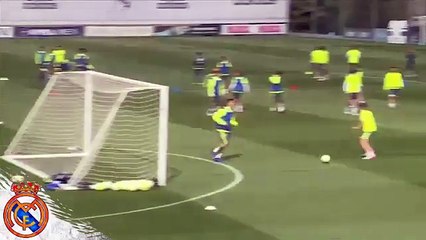 Cristiano Ronaldo rate tout à l'entraînement - Real Madrid