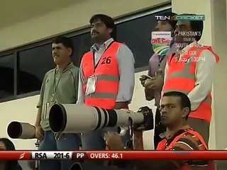World Fastest Bowler Shoaib Akhtar Hit the batsman then bowl him out