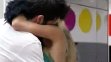 BBB 11 Adriana e Rodrigão se beijam na sala