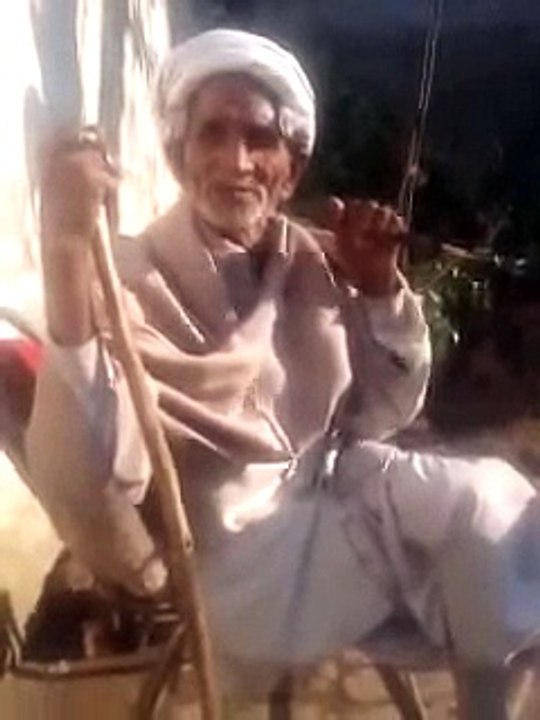 PAKISTANI BABA GIVING LIVE ABUSE new Funny clip 2016 punjabi toty