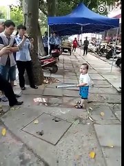 Toddler picked up steel pipe to defend his grandma from _China_'s urban management force
