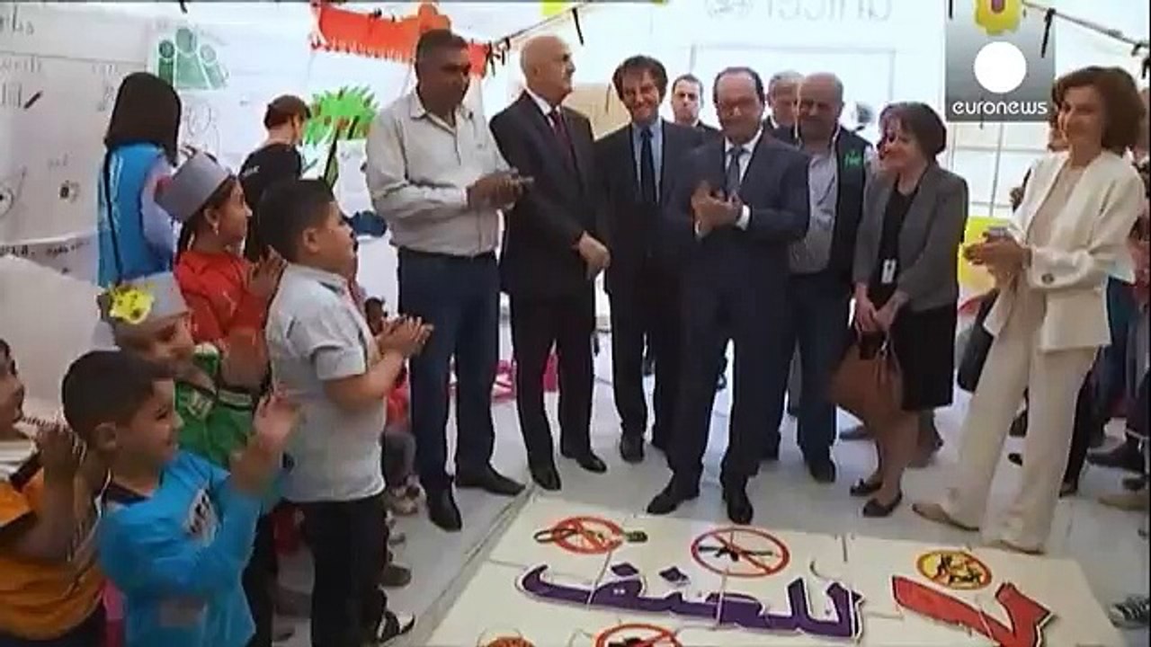 Hollande rencontre des réfugiés syriens au Liban