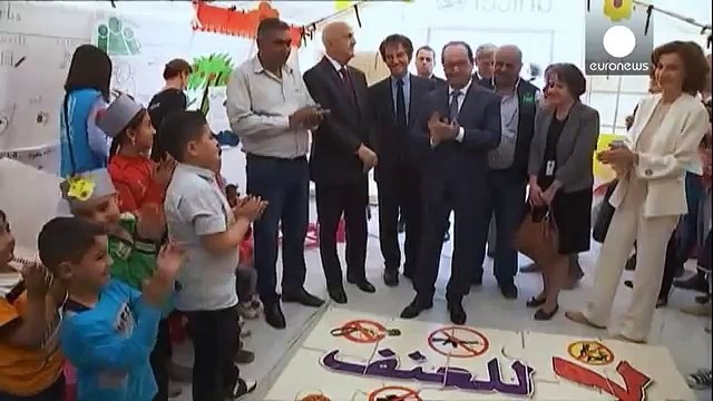 Hollande rencontre des réfugiés syriens au Liban