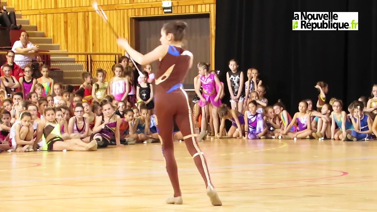 VIDEO. Championnat national de twirling individuel de la FSCF à Niort
