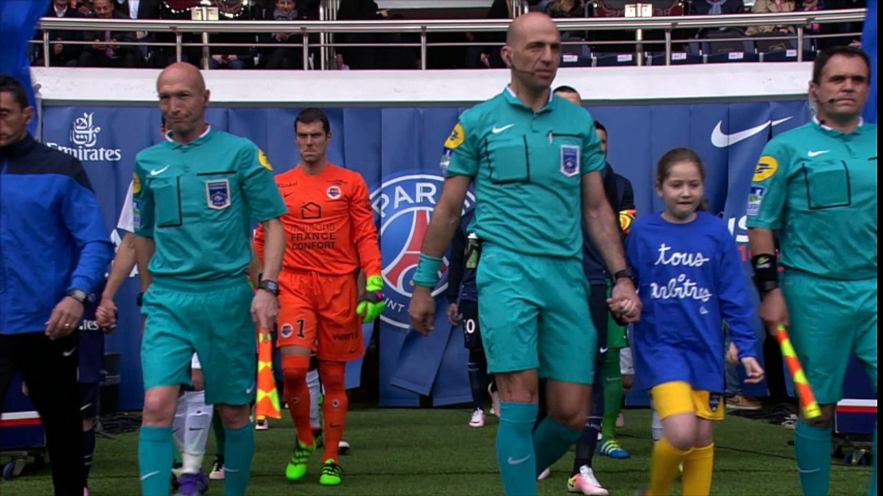 Nos jeunes de l'IS sur la pelouse du Parc des Princes! (images Canal + D.R.)