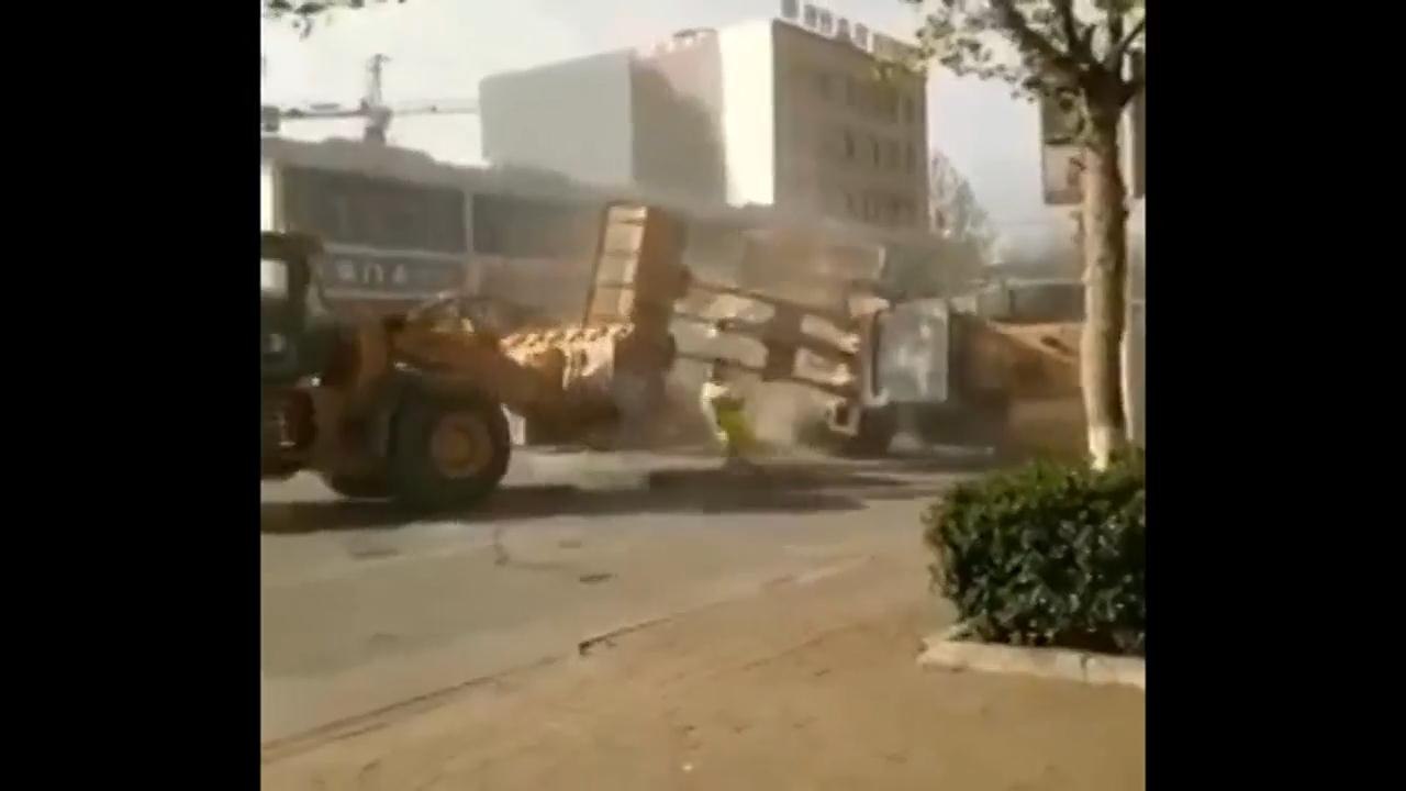 Front Loaders Fight