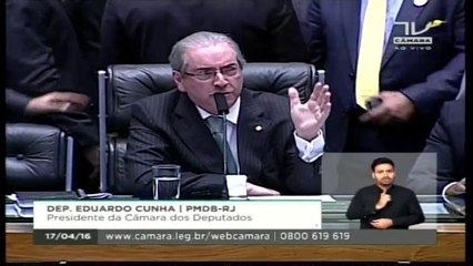 Início da votação do impeachment é marcado por bate-boca