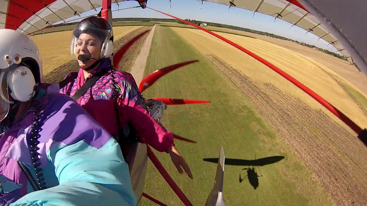 CHERVUDUCEL_HD : Vol turbulent en ULM pendulaire au dessus de la vallée du Cher