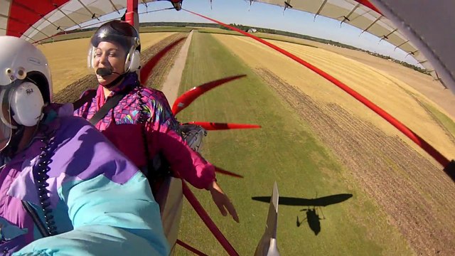CHERVUDUCEL_HD : Vol turbulent en ULM pendulaire au dessus de la vallée du Cher