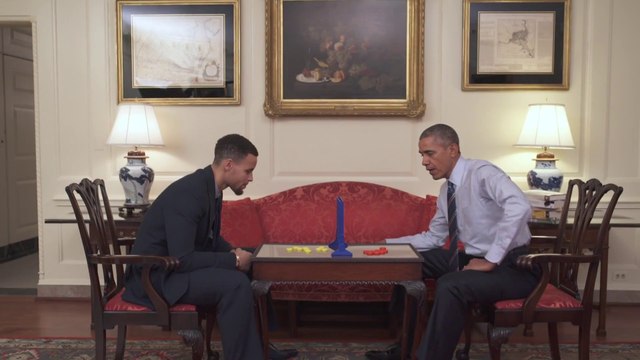 Obama apprend à Stephen Curry comment jouer au basket LOL