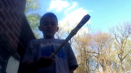 Playing hot cross buns and Mary had a little lamb on the recorder + how to play it