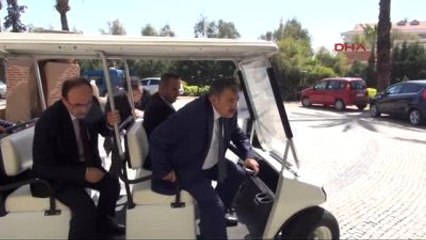 Antalya Bakan Eroğlu: Hem Erken Evlenin Hem de En Az 5 Çocuk Yapın