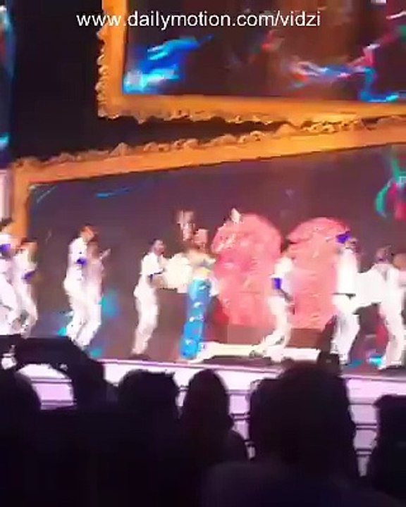 Mehwish Hayat Hot Dance Performance at Ary Films Awards 2016 in Dubai