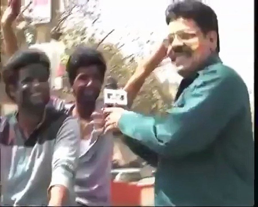 (Inde) Quand un journaliste fait une interview en live