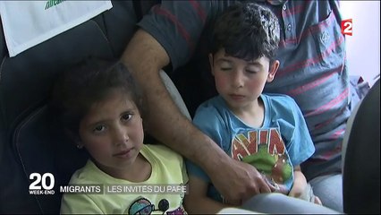 Migrants : le geste du pape salué
