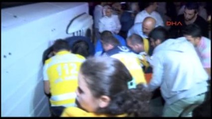 Düğünden Dönenleri Taşıyan Minibüs Takla Attı 14 Yaralı